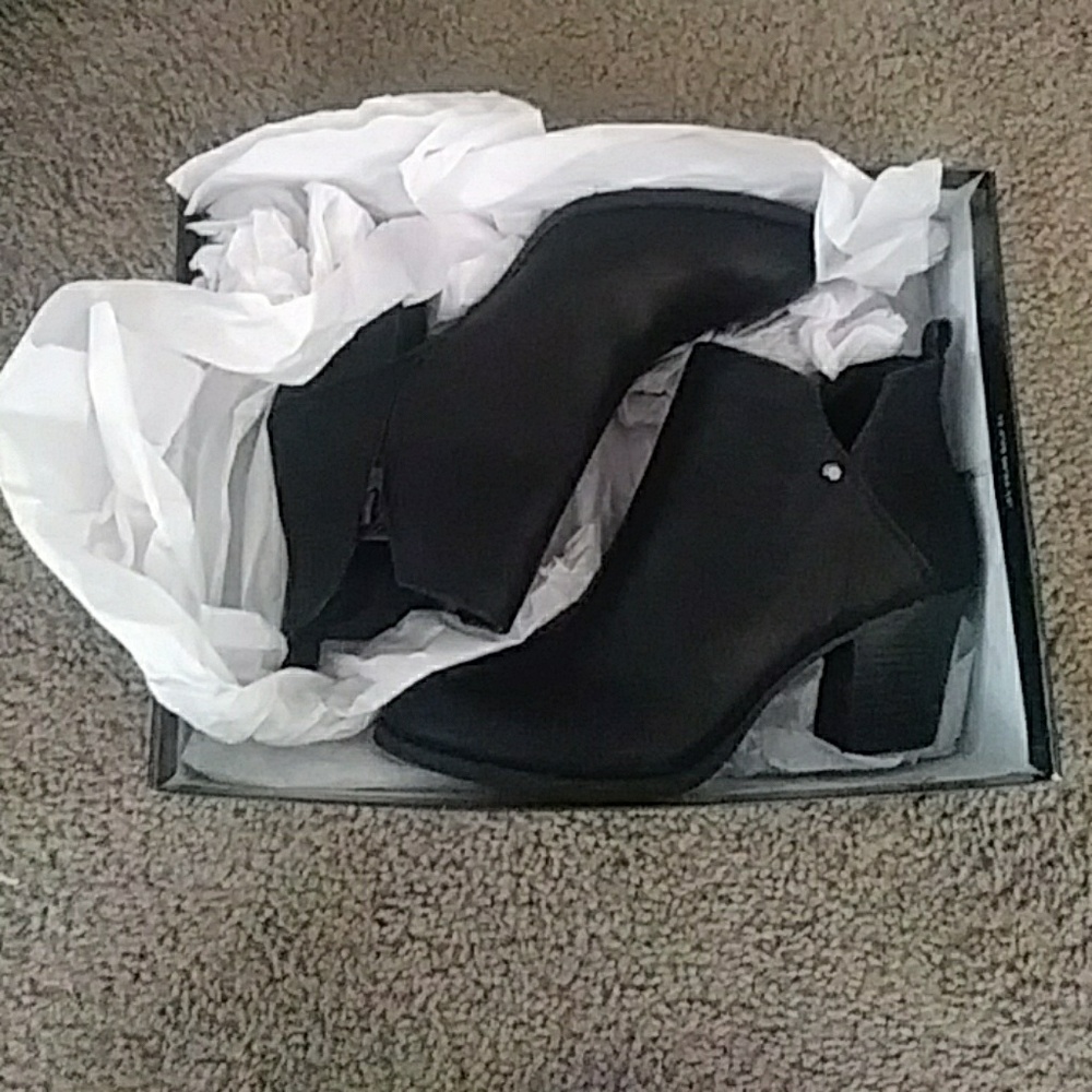 R2 Renee Black Boots